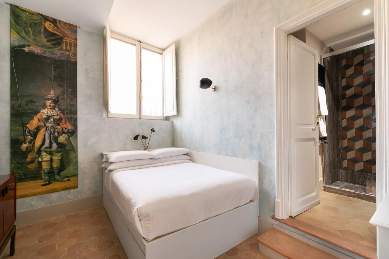 Casa Madama, A Burghesius Roma